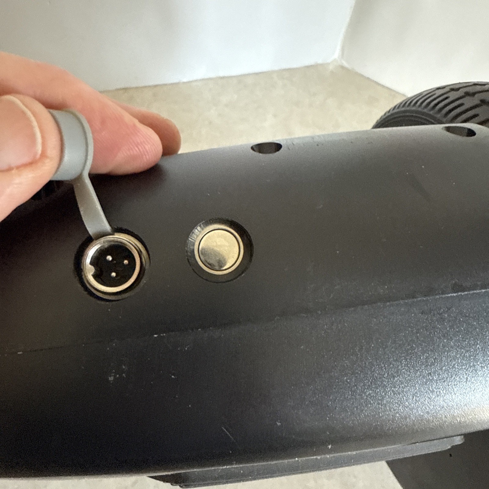 Hover 1 Blast Hoverboard 36 V. Doesn’t Turn On No Charger uL2272 certified Parts