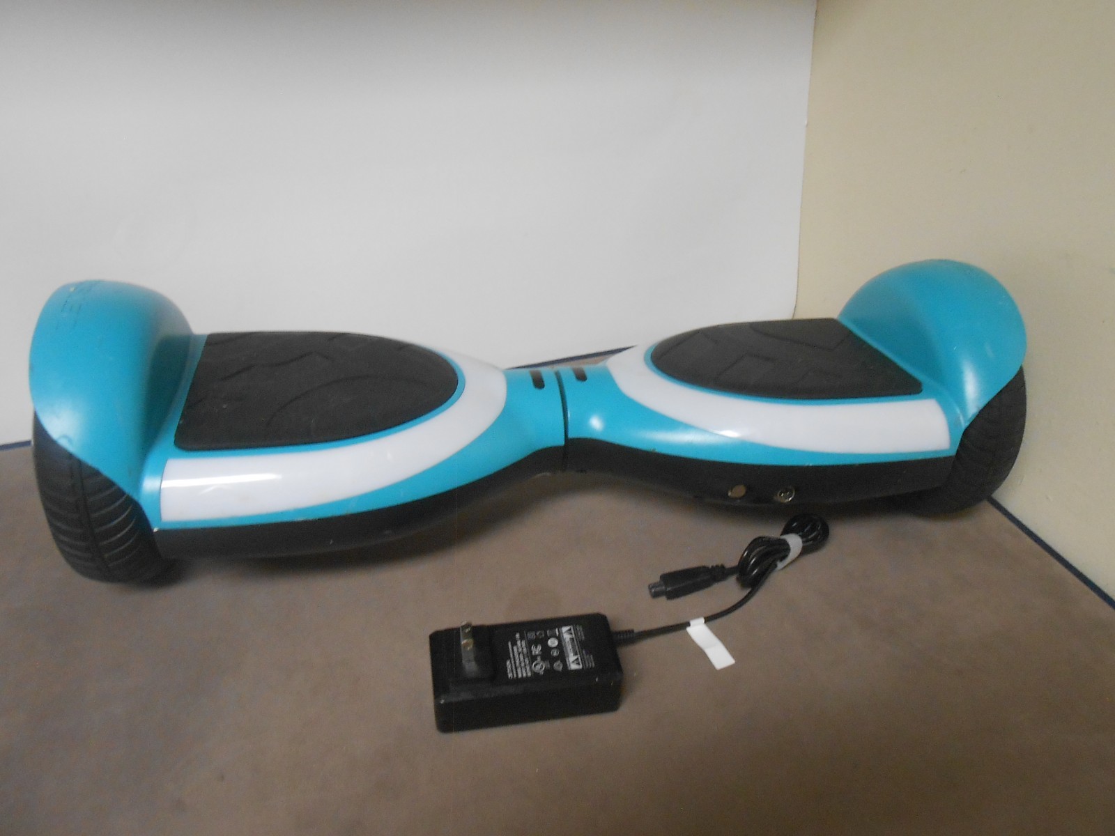 Jetson Sphere Self Balancing Scooter Hoverboard Teal Black, with charger
