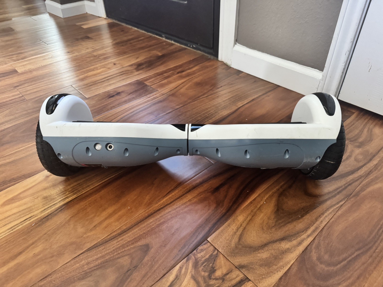 White Self Balancing hoverboard 10mph no charger HY-A12B Certified to UL 2272.