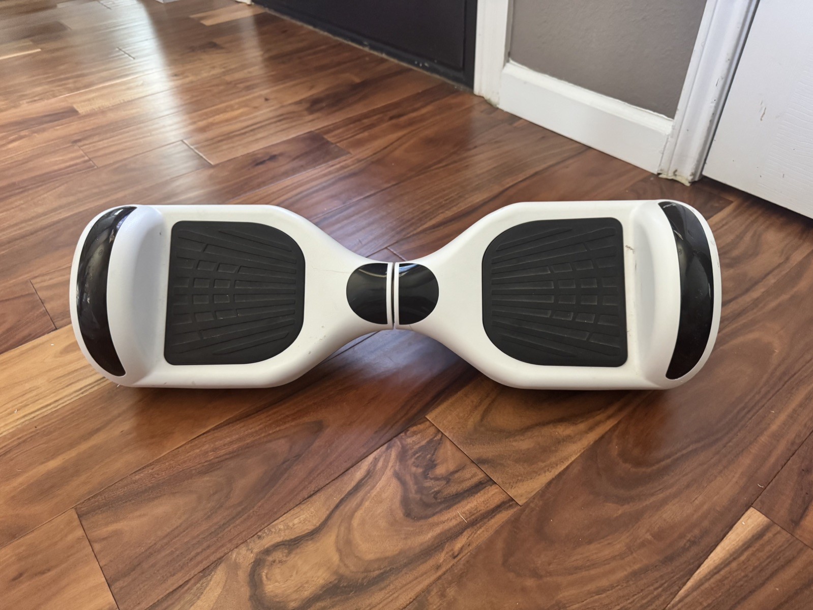 White Self Balancing hoverboard 10mph no charger HY-A12B Certified to UL 2272.