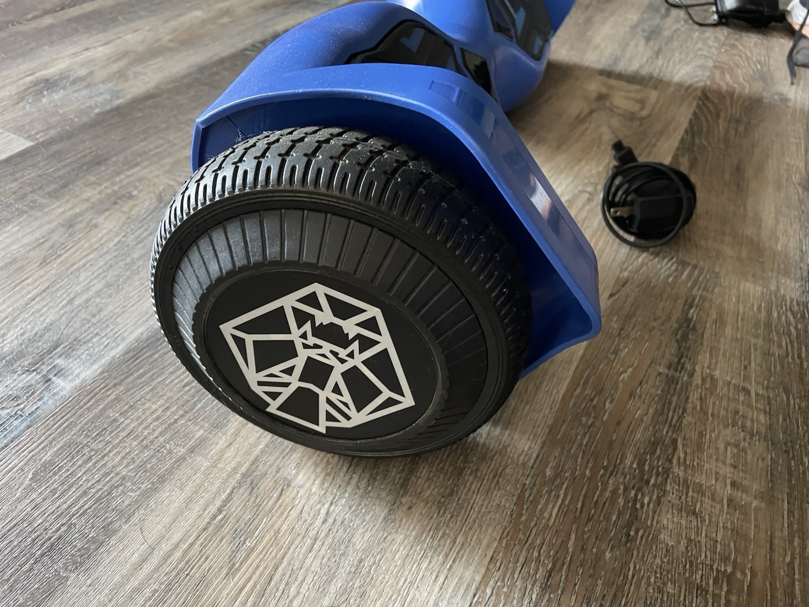 Swagtron Swagboard T580 Twist with Charger Blue and Black With LED Wheels
