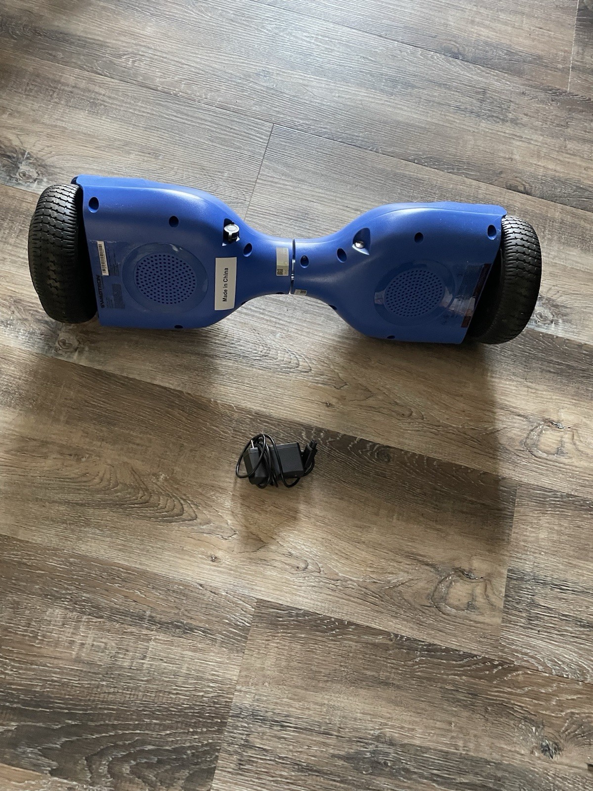 Swagtron Swagboard T580 Twist with Charger Blue and Black With LED Wheels