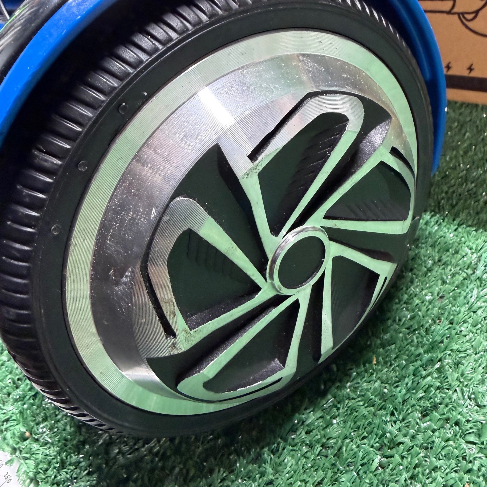 FLUXX WATT+ 651 Kids 6.5″ Wheels UL2272 Blue LED Hoverboard w/ Bluetooth Speaker